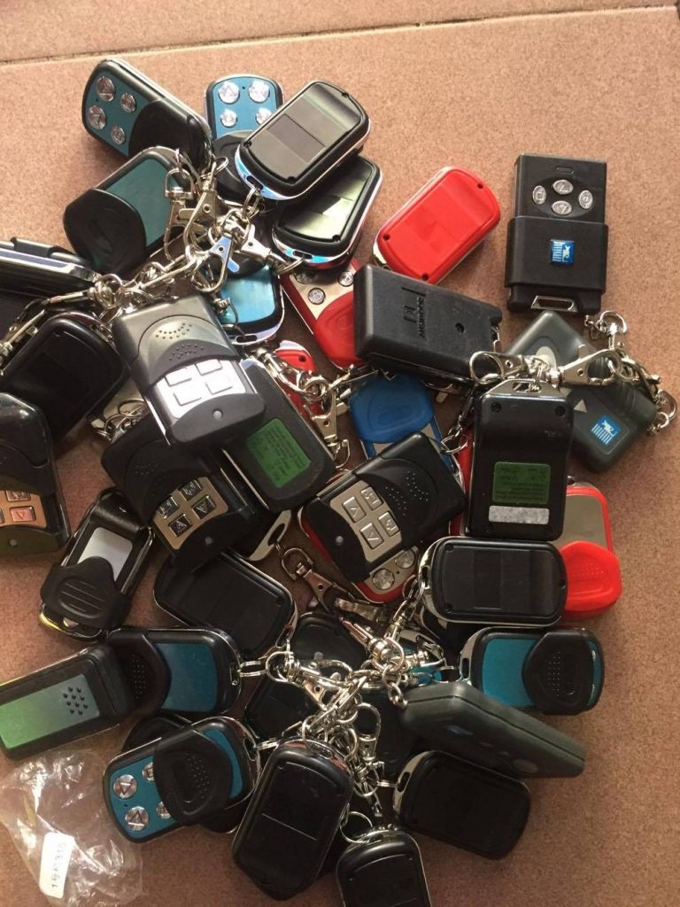 Chuyên sửa cửa cuốn không hoạt động, bị kẹt, bị kêu, xổ lô, remote tại phường Khánh Hội