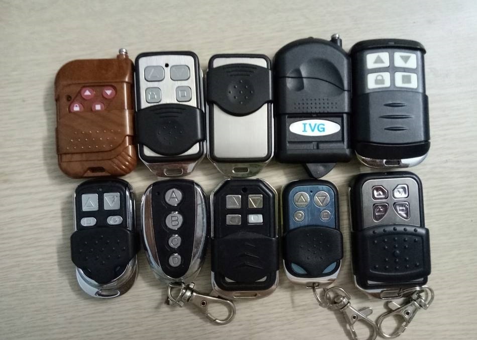 Đánh  khoá cửa cuốn lấy ngay (tay điều khiển, remote) tại phường Bến Thành.