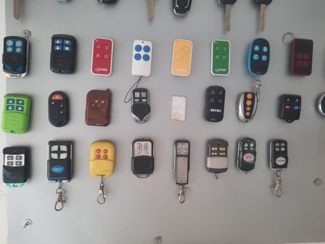 Giá làm chìa khoá cửa cuốn, điều khiển cửa cuốn, remote cửa cuốn tại phường Sài Gòn