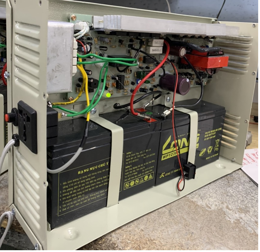 Sửa cửa cuốn tại phường Bình Phú TPHCM - Sửa cửa bị kẹt, bấm remote cửa không chạy