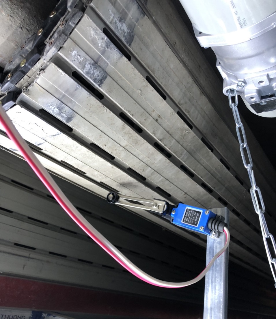 Sửa cửa cuốn tại phường Hòa Bình TPHCM - Sửa cửa bị kẹt, bấm remote cửa không chạy