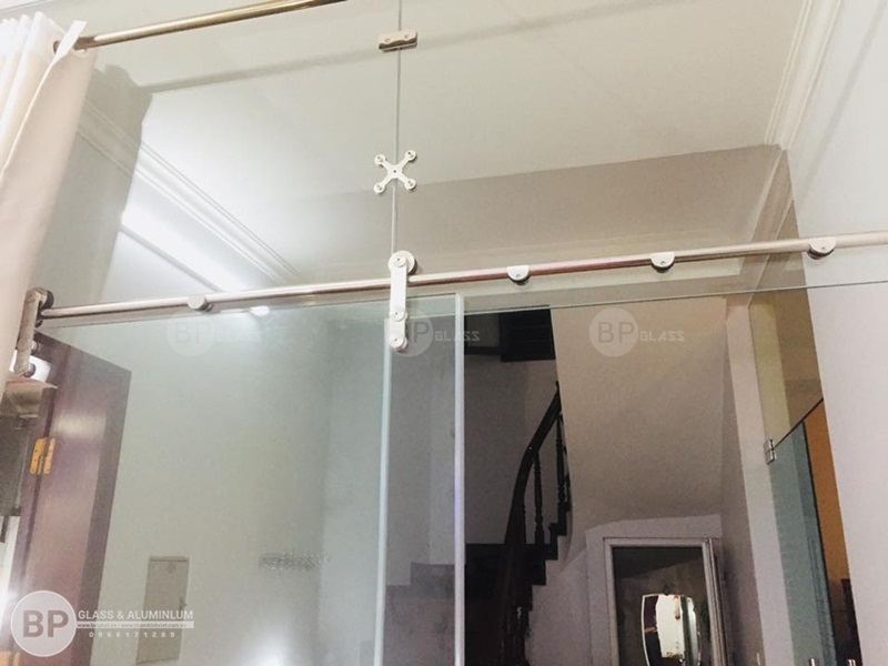 Thi công lắp đặt cửa kính cường lực tại quận 1- Hotline: 0908 36 1357
