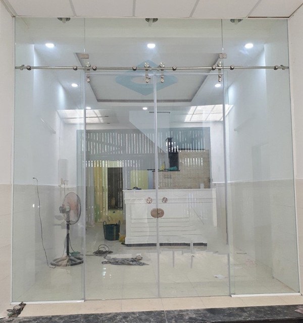 Thi công lắp đặt cửa kính cường lực tại quận Gò Vấp- Hotline: 0908 36 1357