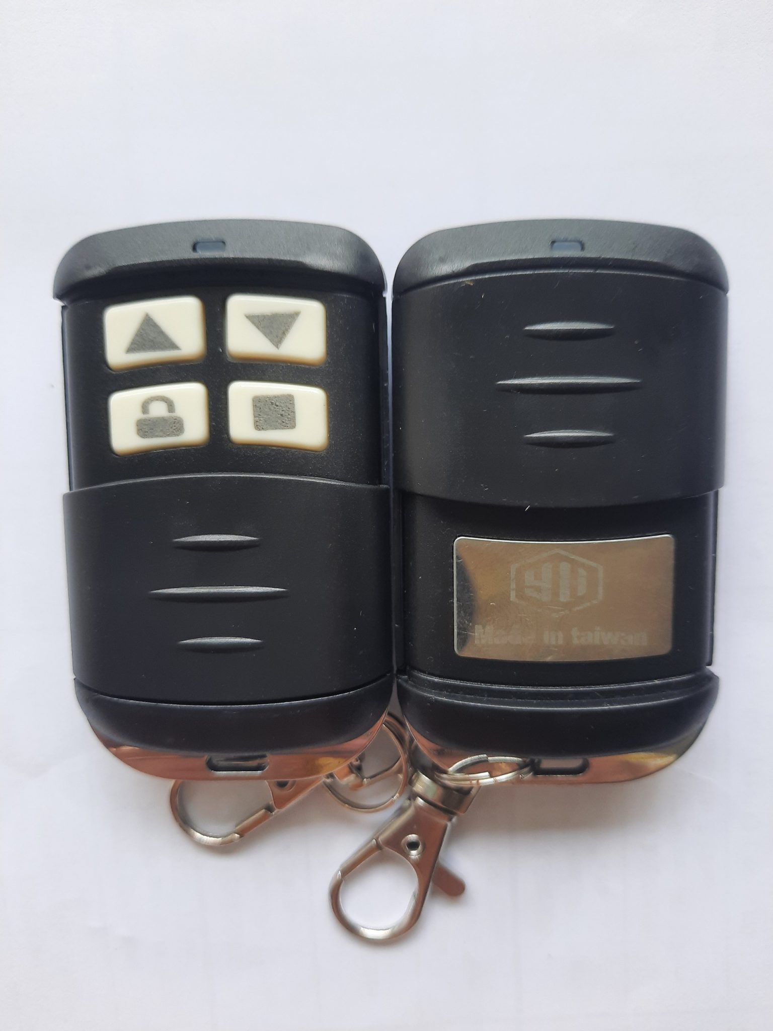 Thợ sửa chìa khoá cửa cuốn tại quận 12- ĐT 0908 36 1357