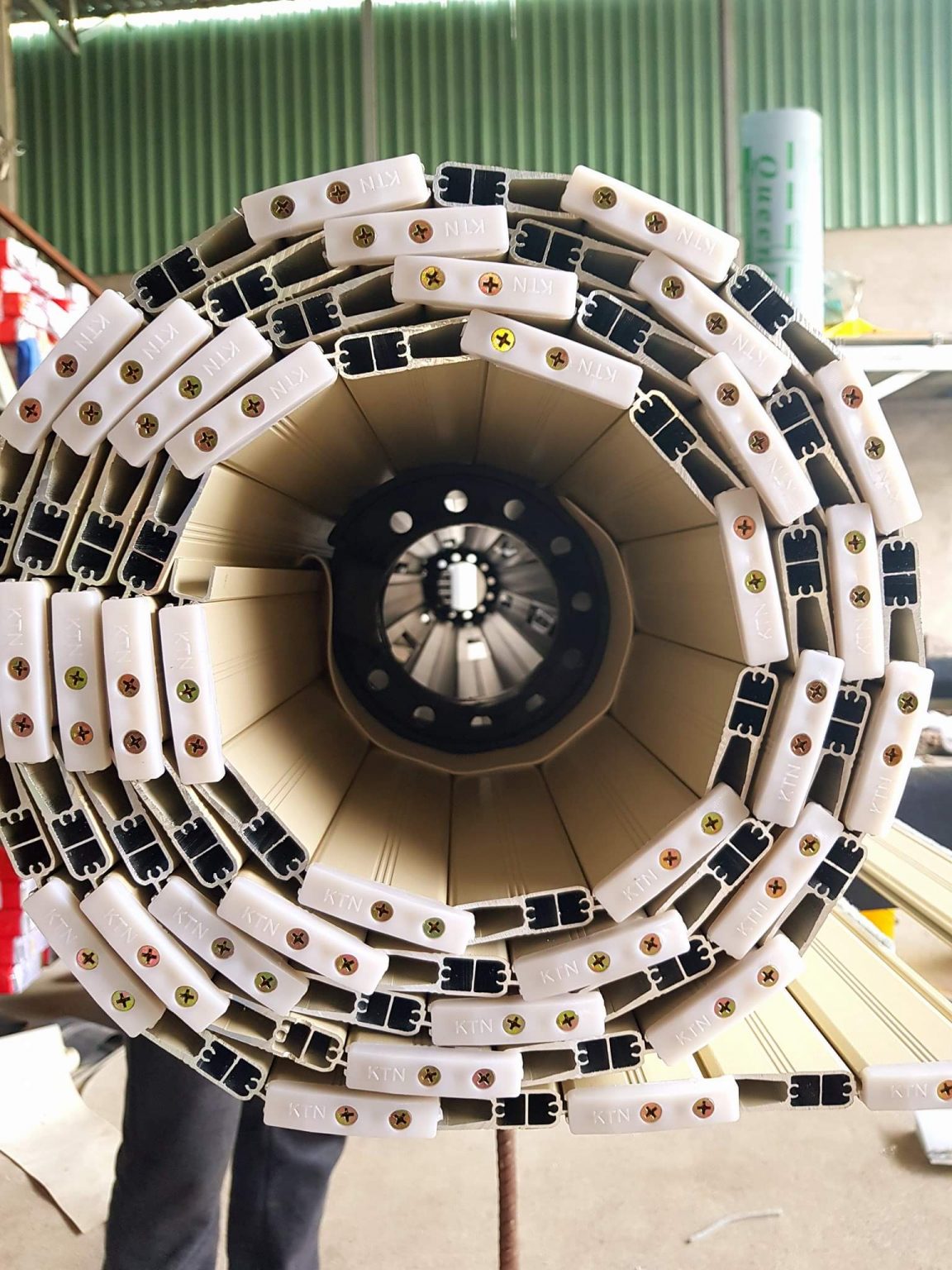 Thợ sửa cửa cuốn tận nơi quận Tân Phú - Hotline 0908 36 1357