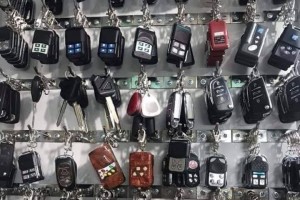 Chuyên sửa chìa khoá cửa cuốn (remote, tay điều khiển) bị hư tại Tân Vĩnh Lộc.