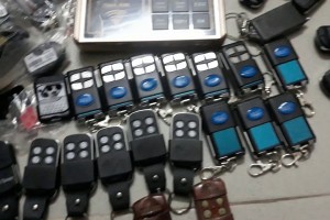 Giá làm khoá cửa cuốn (tay điều khiển, remote) tại phường Đông Hưng Thuận