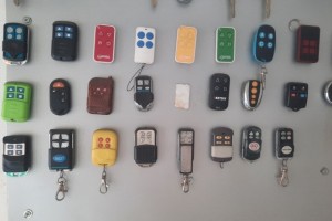 Giá làm khoá cửa cuốn (tay điều khiển, remote) tại phường Hạnh Thông