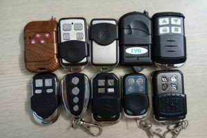 Giá làm khoá cửa cuốn (tay điều khiển, remote) tại phường Khánh Hội.