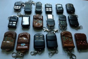 Giá làm khoá cửa cuốn (tay điều khiển, remote) tại phường Phú Thọ