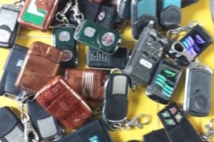 Giá làm khoá cửa cuốn (tay điều khiển, remote) tại phường Thạnh Mỹ Tây