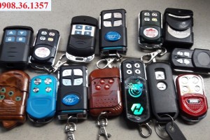 Làm thêm, sao chép tay điều khiển từ xa cửa cuốn tại nhà, quận 4