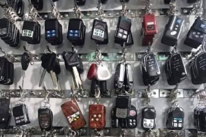 Sao chép, đánh chìa khoá cửa cuốn (remote) tại nhà, phường Bình Tiên TPHCM