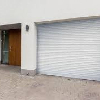 Thợ bảo trì cửa cuốn tại quận 2 TPHCM