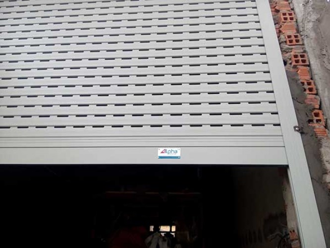 Lắp đặt cửa cuốn nhôm quận Tân Phú