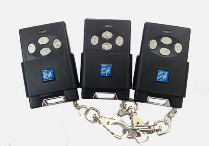 Thay pin remote cửa cuốn TPHCM