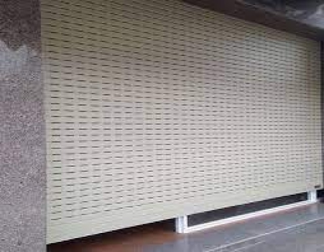 Thợ bảo trì cửa cuốn tại quận Tân Phú TPHCM